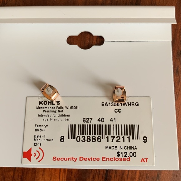 NWT Lauren Conrad rose gold tone flower earrings - Picture 3 of 3